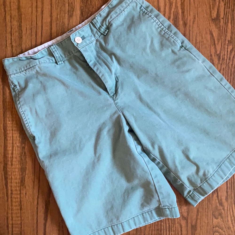 Vineyard Vines Green flat front boys shorts